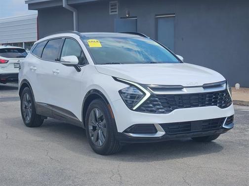 Glacial White Pearl 2024 Kia Sportage SX