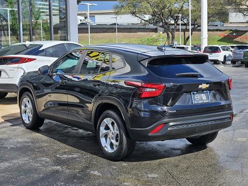 2025 Chevrolet Trax LS