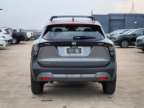 Gun Metallic/Scarlet Ember Tintcoat 2026 Nissan Kicks SV