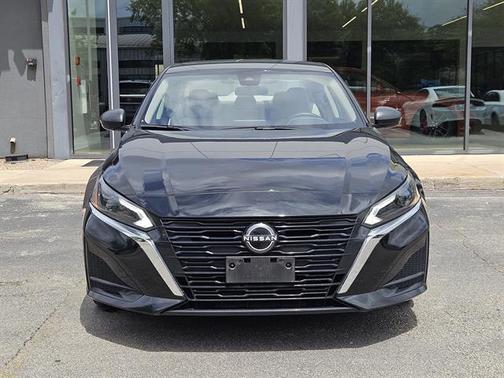 Super Black 2025 Nissan Altima 2.5 SV