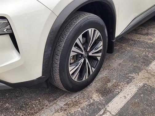 Pearl White Tricoat 2023 Nissan Rogue SV