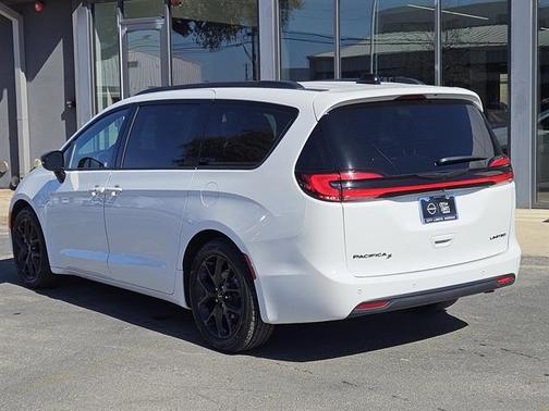 2025 Chrysler Pacifica Limited