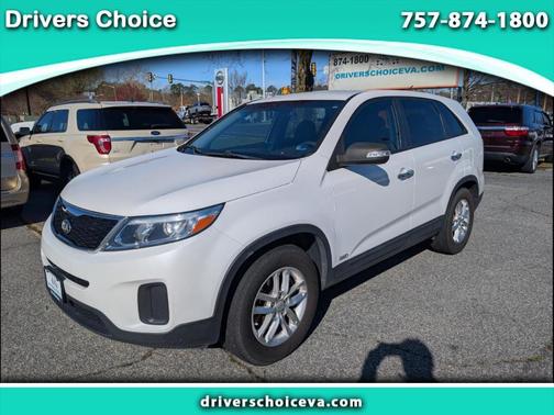 White 2014 Kia Sorento LX