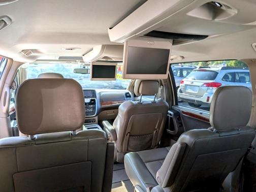 2011 Chrysler Town & Country Limited