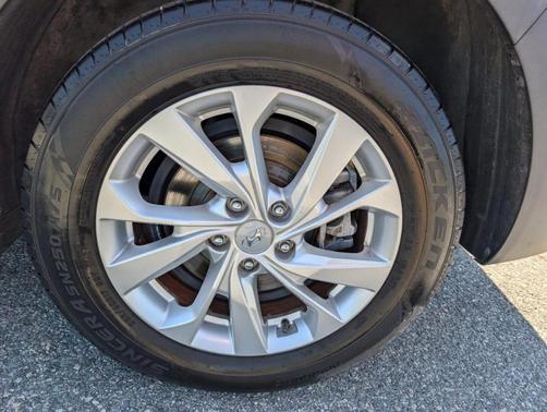Silver 2019 Hyundai TUCSON SE