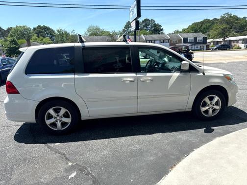 2010 Volkswagen Routan SEL