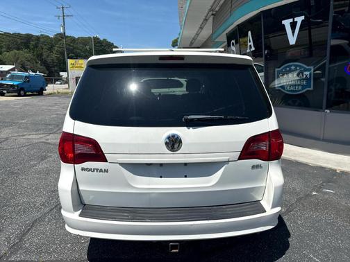 2010 Volkswagen Routan SEL
