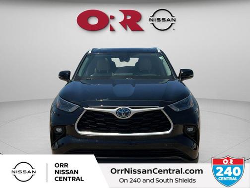 Midnight Black Metallic 2023 Toyota Highlander Hybrid XLE