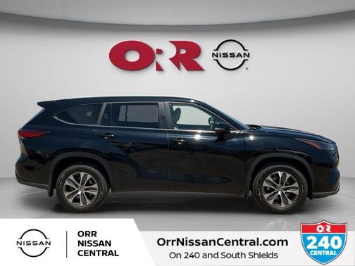 Midnight Black Metallic 2023 Toyota Highlander Hybrid XLE