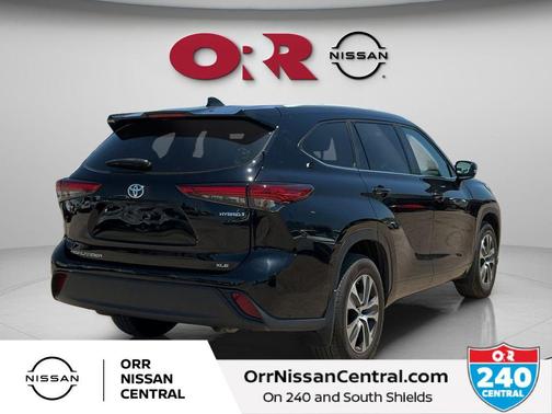 Midnight Black Metallic 2023 Toyota Highlander Hybrid XLE