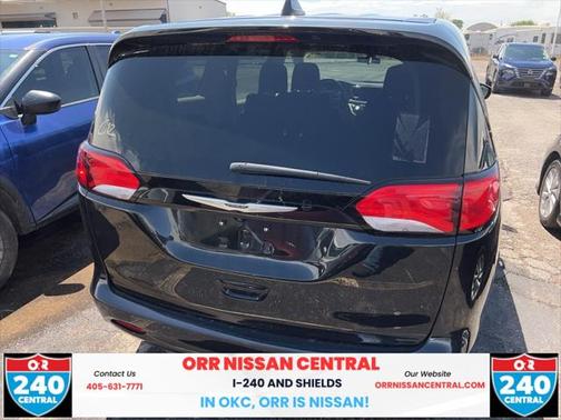 2022 Chrysler Voyager LX