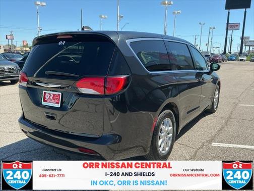 2022 Chrysler Voyager LX