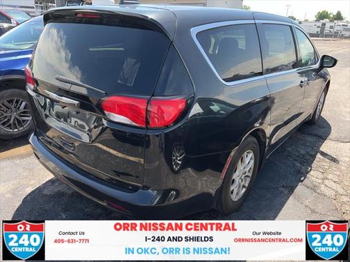 2022 Chrysler Voyager LX