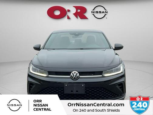 Deep Black Pearl Effect 2025 Volkswagen Jetta 1.5T Sport