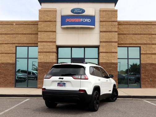 Bright White Clearcoat 2019 Jeep Cherokee LATITUDE PLUS