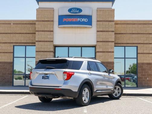 ICONIC SILVER METALLIC 2021 Ford Explorer XLT