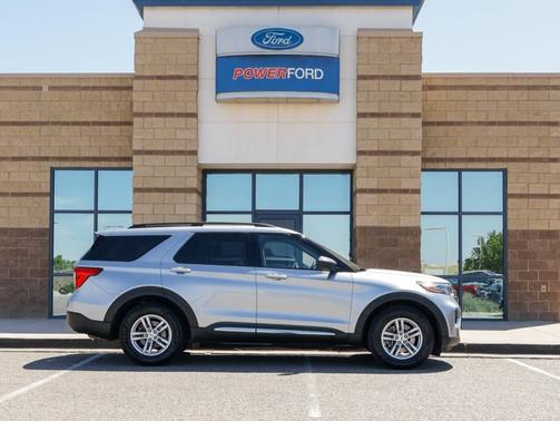 ICONIC SILVER METALLIC 2021 Ford Explorer XLT