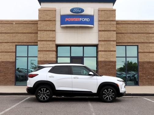 Iridescent Pearl Tricoat 2025 Chevrolet Trailblazer ACTIV