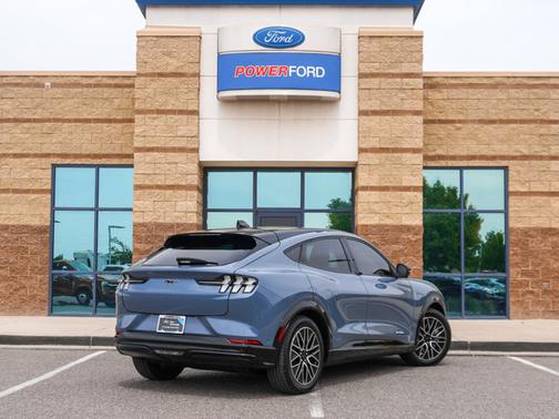 2024 Ford Mustang Mach-E PREMIUM