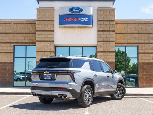 2024 Chevrolet Traverse LT