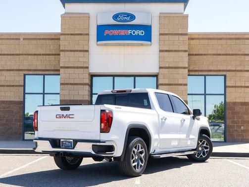 Summit White 2024 GMC Sierra 1500 SLT