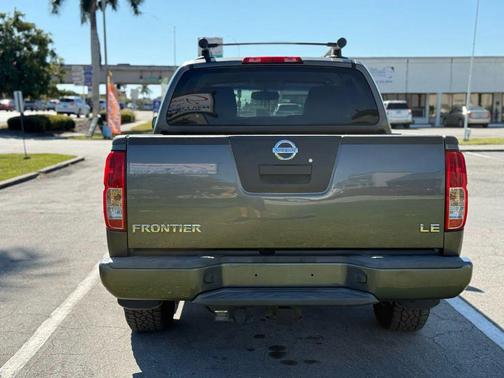 2008 Nissan Frontier LE Crew Cab