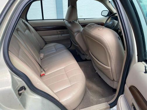 2004 Mercury Grand Marquis LS Sedan 4D