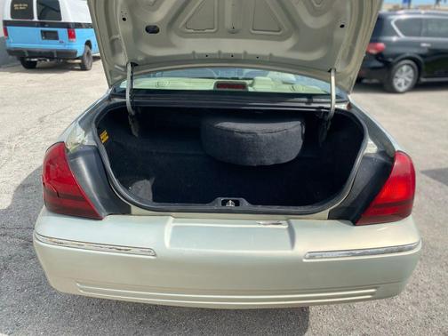 2004 Mercury Grand Marquis LS Sedan 4D