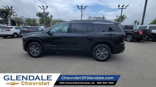 Mosaic Black Metallic 2024 Chevrolet Traverse LT