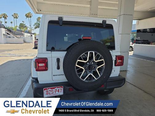 Bright White Clearcoat 2025 Jeep Wrangler 4-Door Sahara 4x4