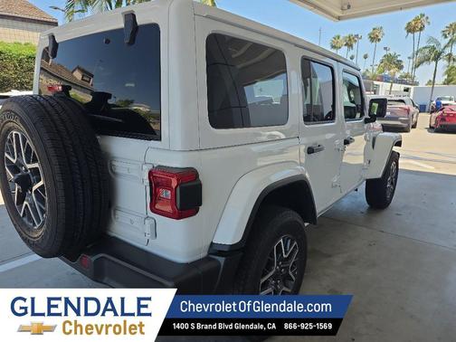 Bright White Clearcoat 2025 Jeep Wrangler 4-Door Sahara 4x4