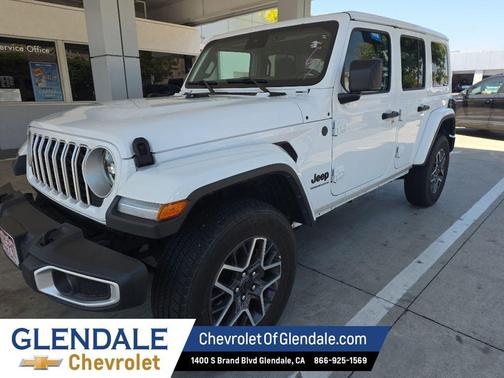 Bright White Clearcoat 2025 Jeep Wrangler 4-Door Sahara 4x4