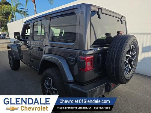 Granite Crystal Metallic Clearcoat 2025 Jeep Wrangler 4-Door Sahara 4x4