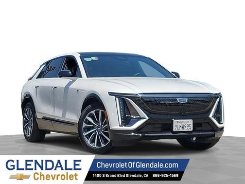 Crystal White Tricoat 2024 Cadillac LYRIQ Sport