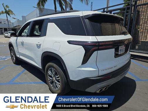 Summit White 2024 Chevrolet Traverse LT