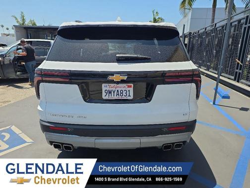 Summit White 2024 Chevrolet Traverse LT