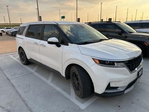 2022 Kia Carnival LX