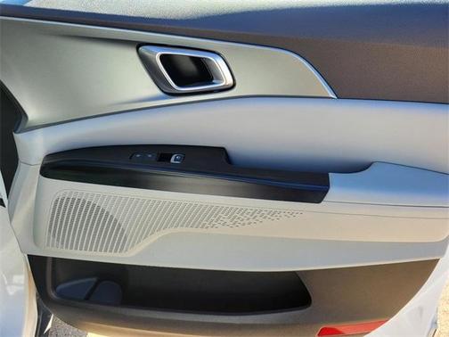 2022 Kia Carnival LX