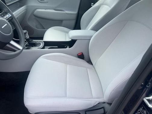 2025 Hyundai KONA SE