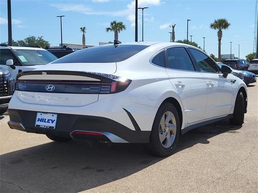 2025 Hyundai SONATA SE