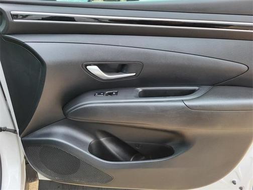 2022 Hyundai TUCSON SE