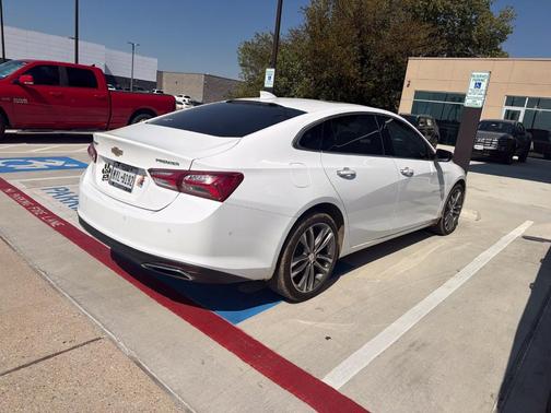Summit White 2019 Chevrolet Malibu Premier