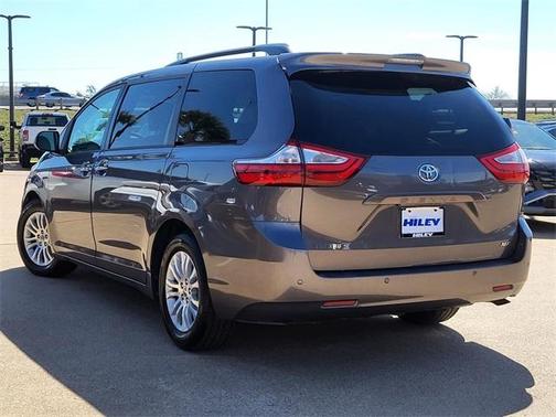 2017 Toyota Sienna XLE