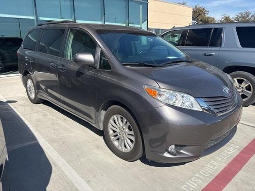 2017 Toyota Sienna XLE