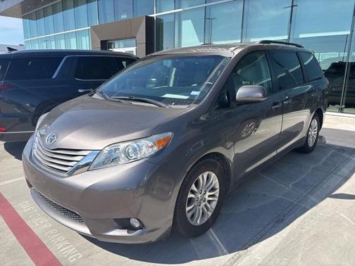 2017 Toyota Sienna XLE