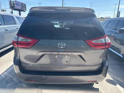2017 Toyota Sienna XLE