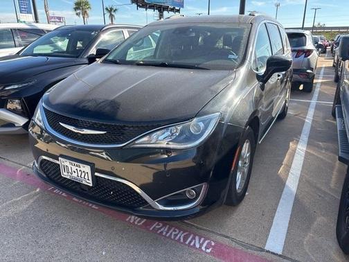 2020 Chrysler Pacifica Touring-L