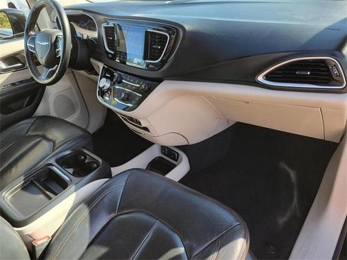 2020 Chrysler Pacifica Touring-L