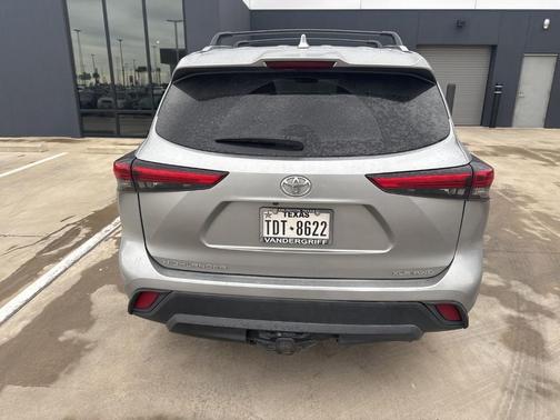 Silver 2021 Toyota Highlander XLE
