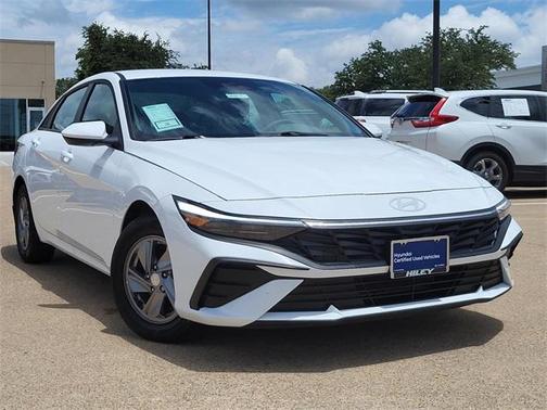 2025 Hyundai ELANTRA SE
